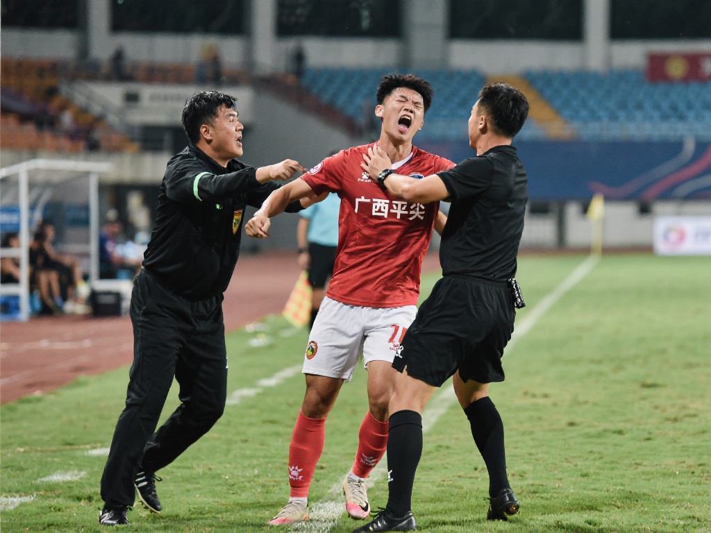 U17世界杯对阵日本，朝鲜球员赛前击掌变碰拳猛砸震撼全场